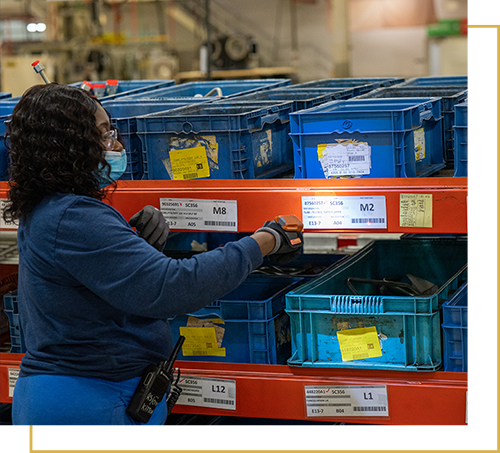 employee using wearable device to assist in scanning products